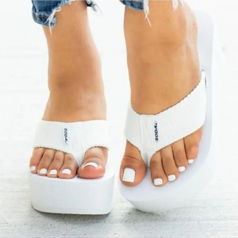 BRAND NEW BEBE PUFFI WOMEN'S PLATFORM SANDAL G1
